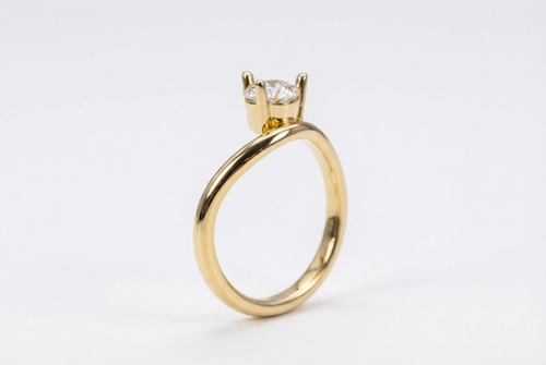 Curved floating Pear Lab Diamond Band